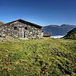 Alpin شقة كالتنباش